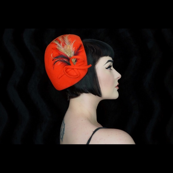 Vintage Orange Bonnet Style Hat w/Feather & Bow - Picture 3 of 10